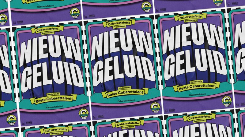 Herhalend patroon van paarse en blauwe posters met grote witte tekst op een grafische achtergrond.