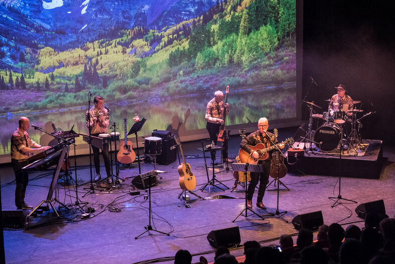 Arthur sings John Denver - Jan van Besouw