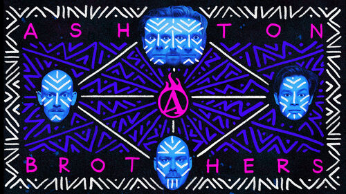 Abstracte afbeelding met vier gezichten, in blauwe tinten, omringd door geometrische patronen en de tekst "Ashton Brothers".