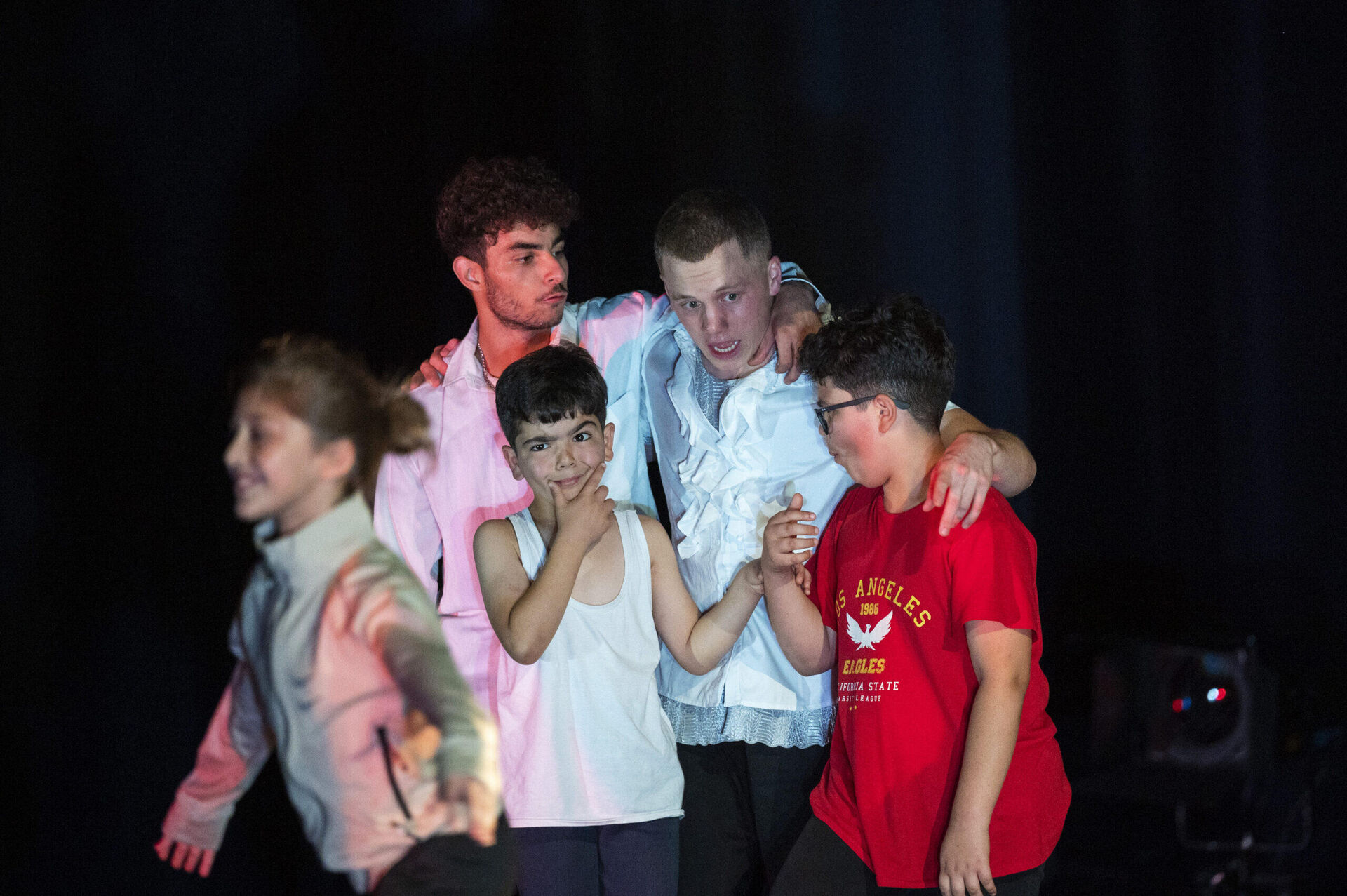 It takes a Child to raise a Village / Fábrica
