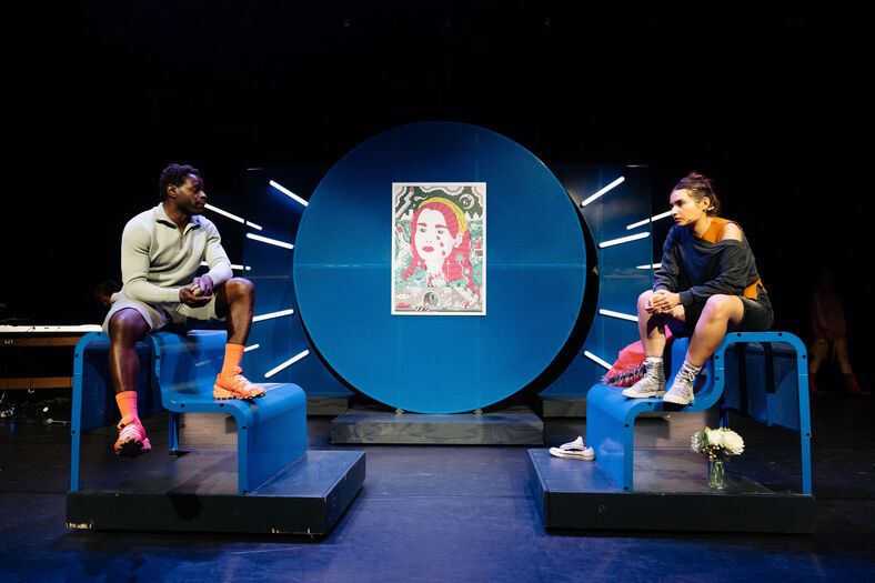 Michiel Blankwaardt en Yasmina Abdelmoumen _ Credit_ Sjoerd Derine _ Doekje voor het bloeden in Podium Hoge Woerd