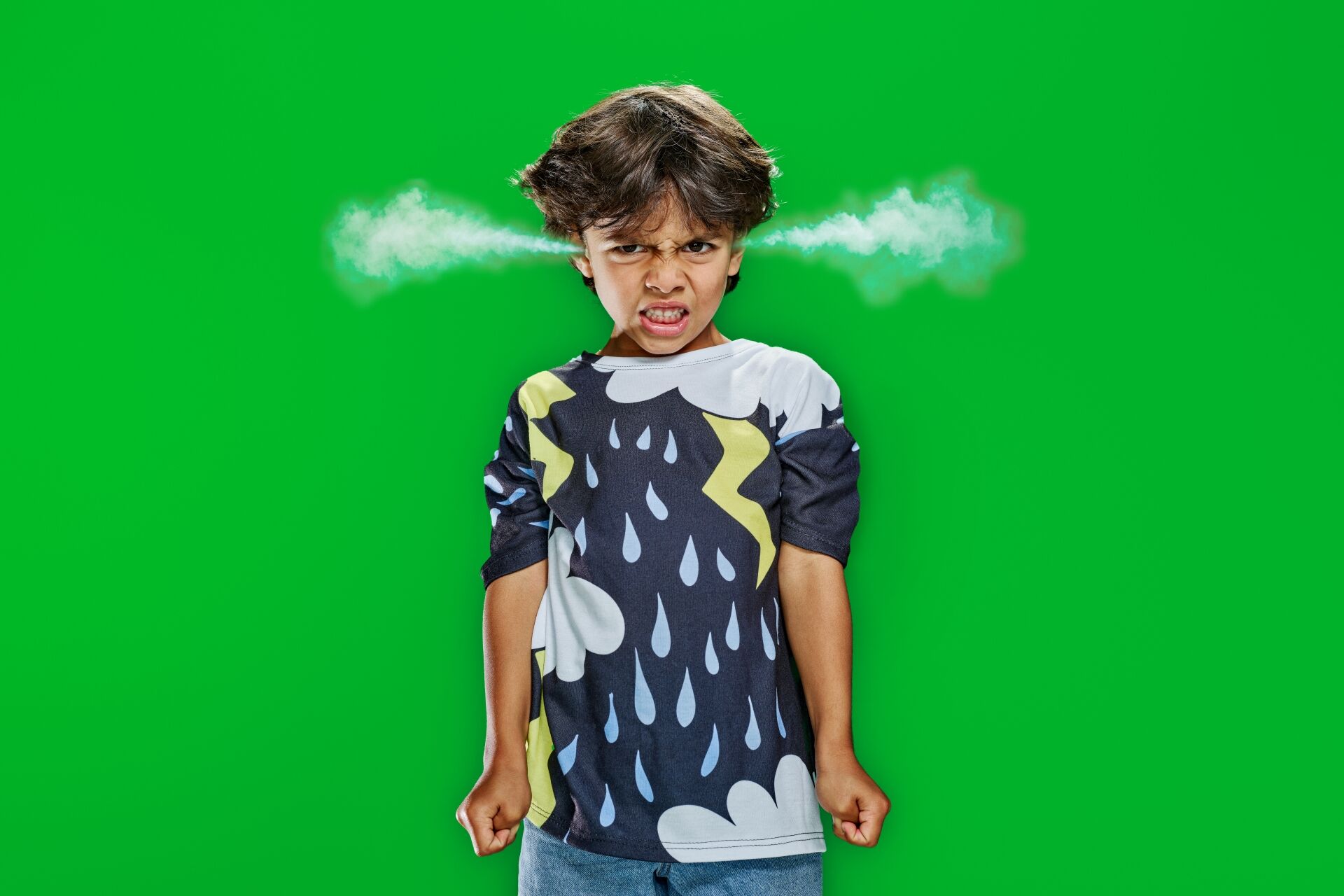 Kind staat voor felgroene achtergrond met rookwolken die uit beide oren komen.