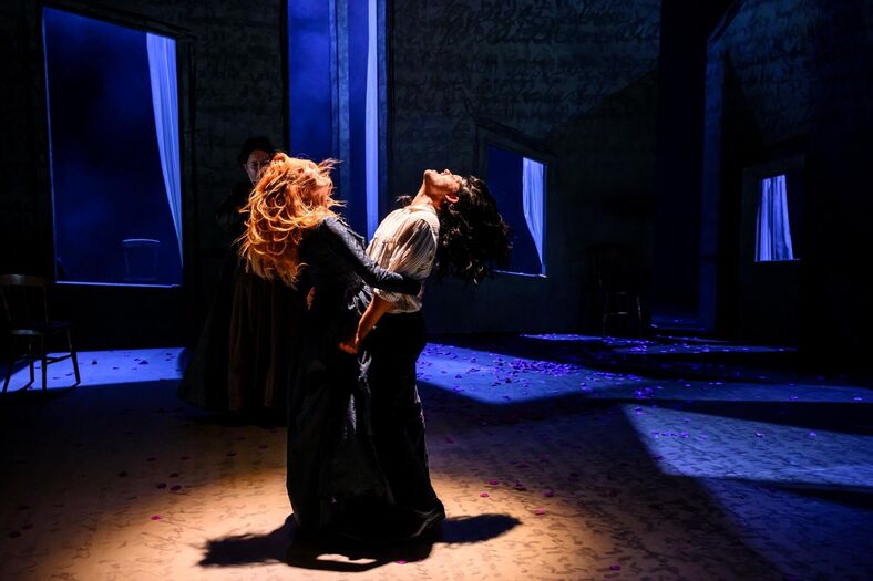 Scenefoto_De Onverwoeste Zusters van Hoogezand-Sappemeer (c) Annemieke van der Togt_3