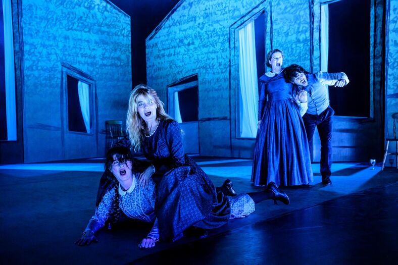 Scenefoto_De Onverwoeste Zusters van Hoogezand-Sappemeer (c) Annemieke van der Togt_1