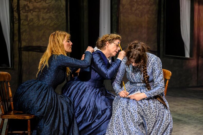 Scenefoto_De Onverwoeste Zusters van Hoogezand-Sappemeer (c) Annemieke van der Togt_10