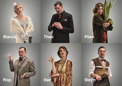 Zes mensen poseren in vintage kleding, elk met een naam onder hun afbeelding.